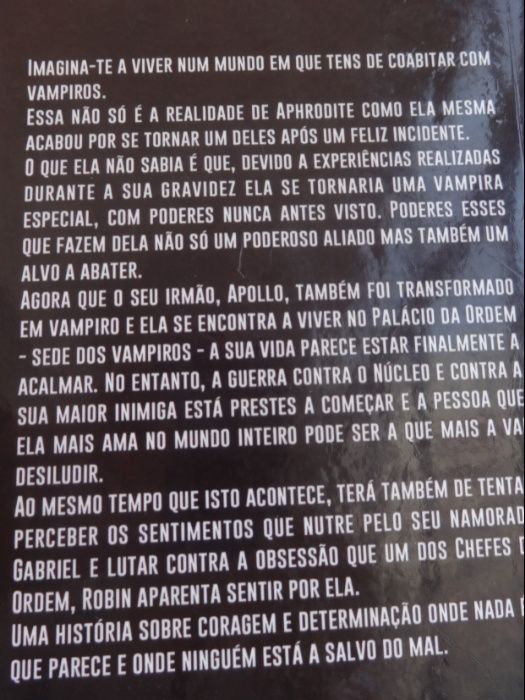 Livro "Dois" de Tânia Gama