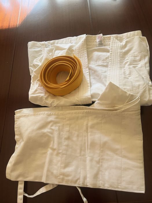 2 Fatos de karate , crianca e adulto