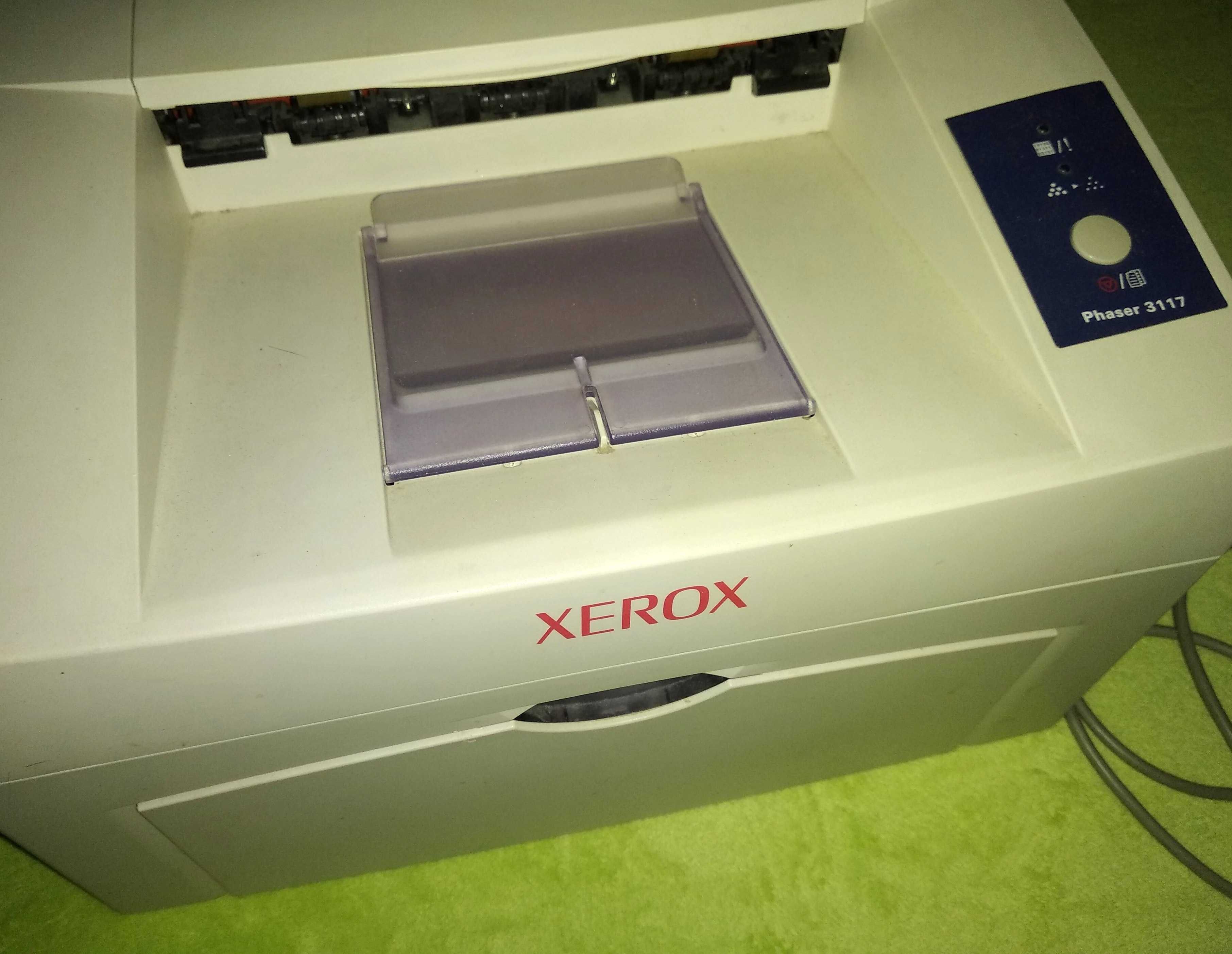 Лазерный принтер Xerox Phaser 3117 в рабочем состоянии. Формат А4.