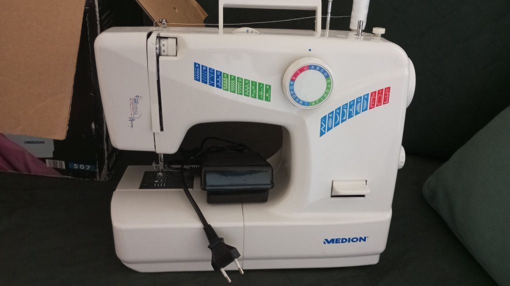 Máquina de costura MEDION