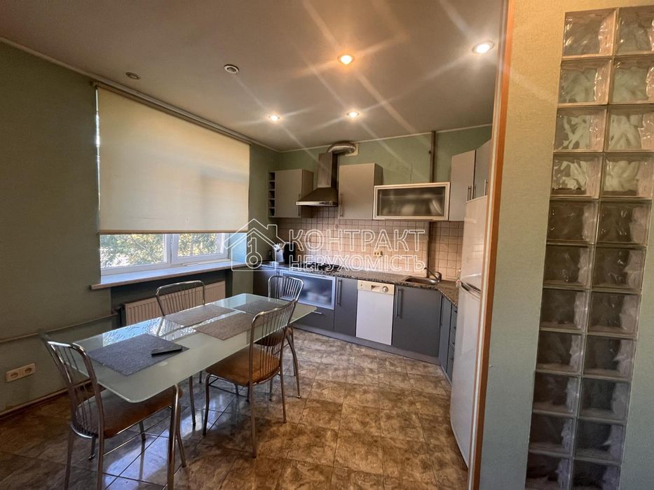 ТЕРМІНОВО! Продам велику 4-кім кв в центрі недалеко Нікольського