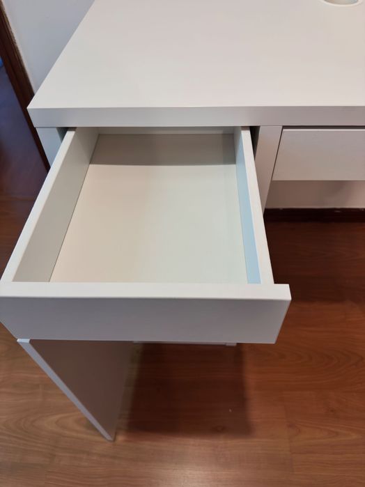 Secretária branca IKEA 105x50