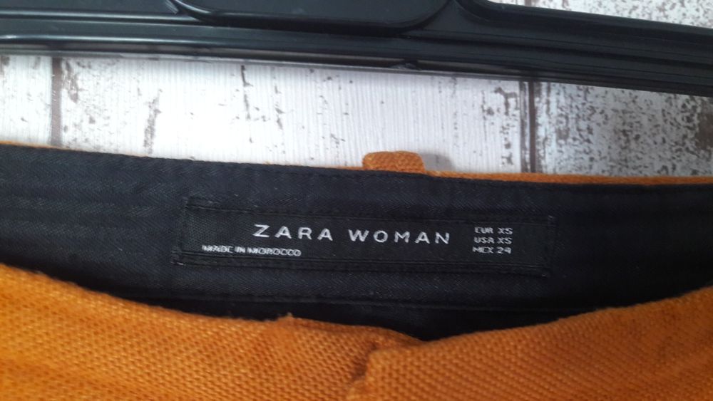 Miodowe spodnie chinosy Zara XS