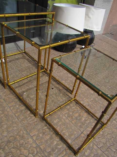 Zestaw 3 stolików kawowych szklanych metalowe złote nogi komplet