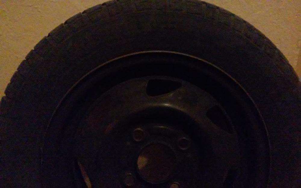 2 zimowe OPONY CONTINENTAL R13' /155/70 na felgach za 100 zł komplet.