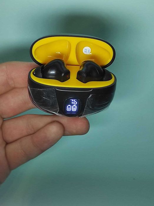 Бездротові TWS навушники з цифровим індикатором заряду