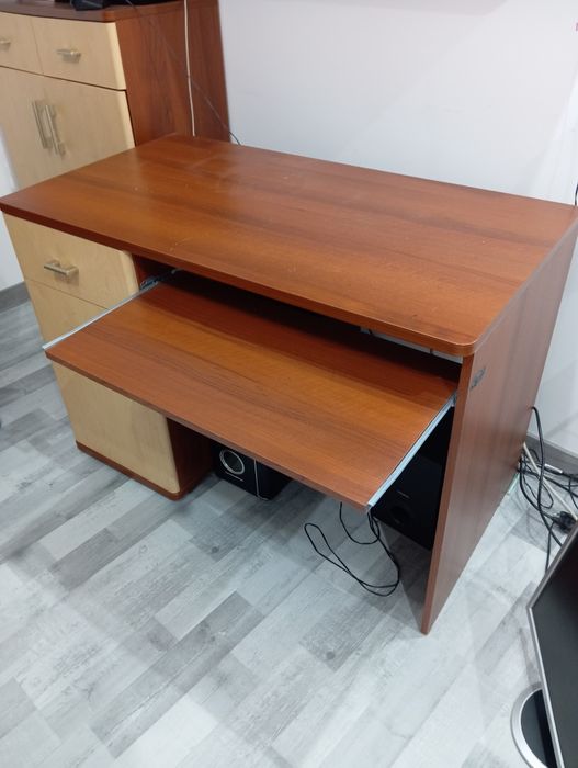 Sprzedam biurko pod komputer