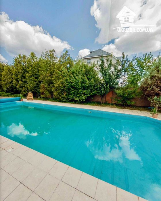 Київ. Будинок 360кв. Ділянка 16 соток, до 15 осіб.