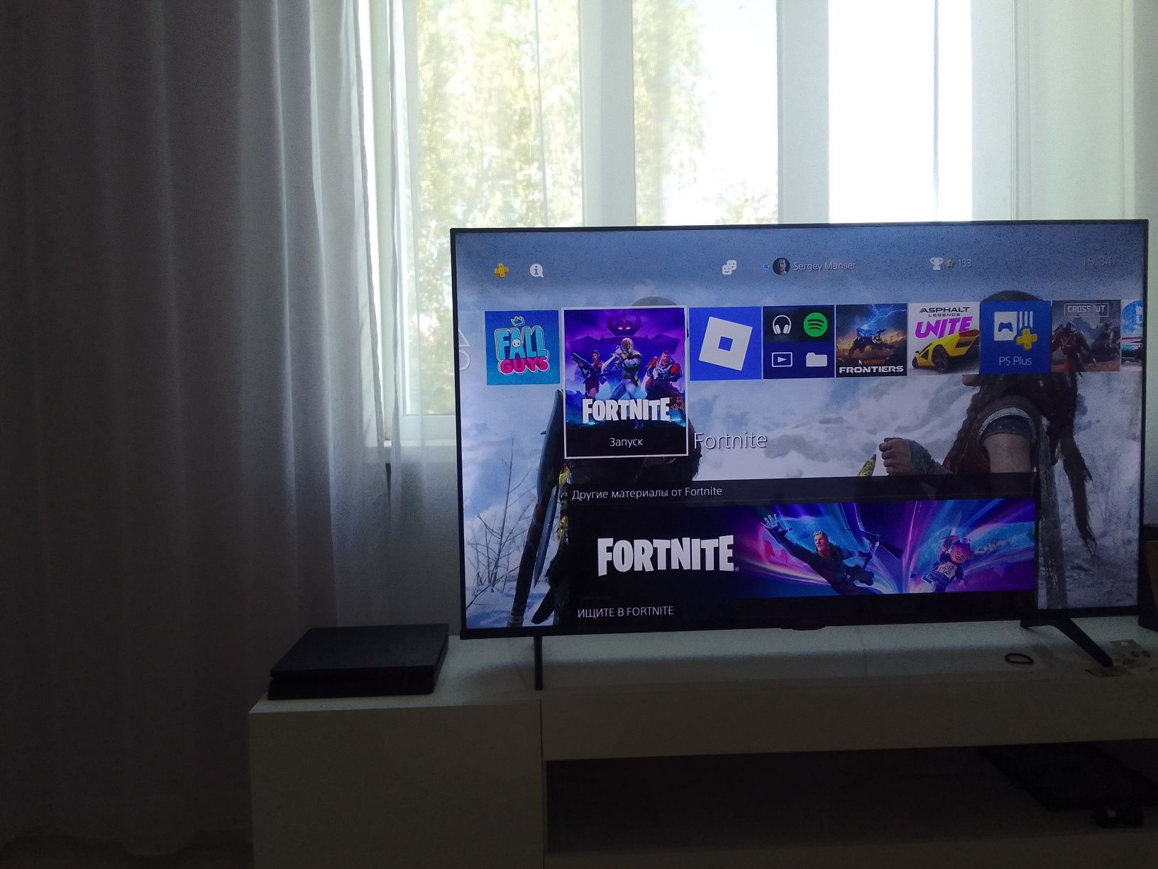 Приставка Playstation 4 SLIM 1 TB, Dualshock 4 v2