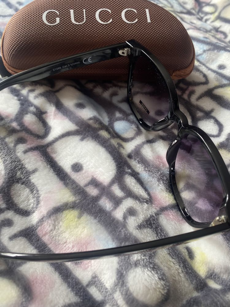 Okulary przeciwsłobeczne Gucci z filtrem 400, z etui
