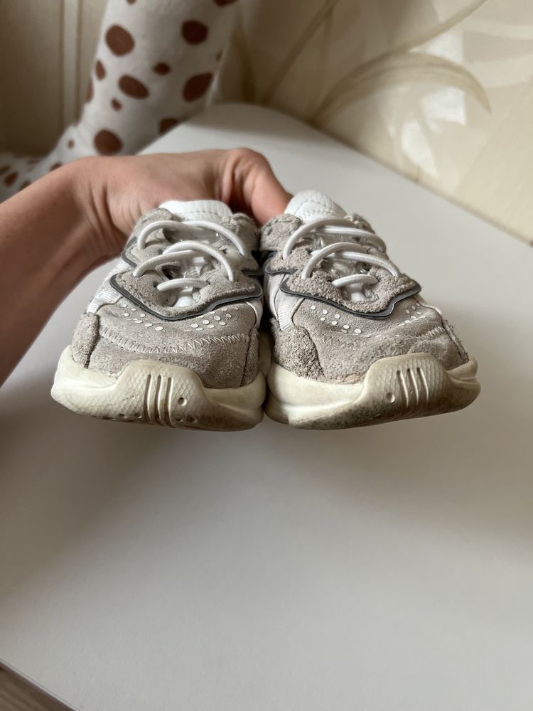 Кросівки adidas ozweego , 22 р.