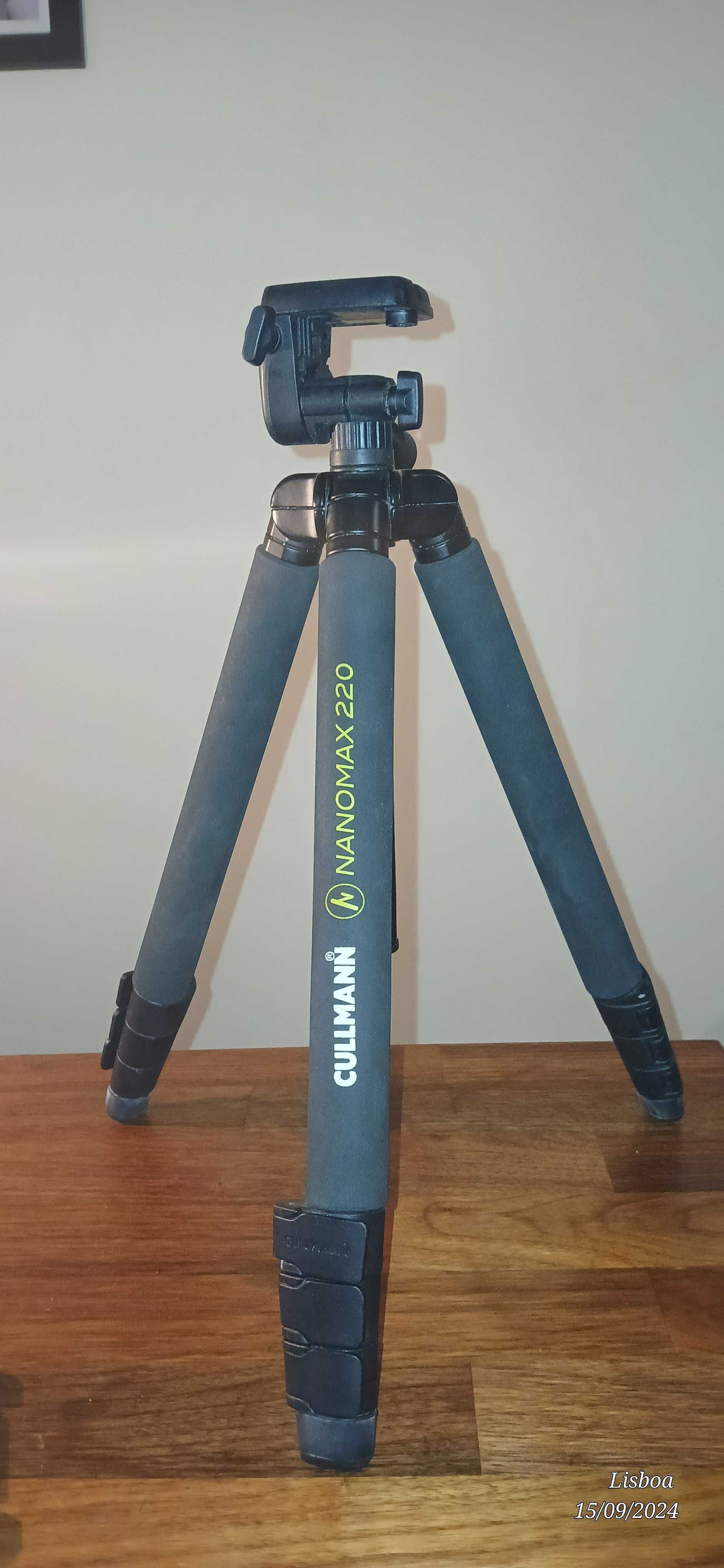 Maquina fotográfica Panasonic com tripé