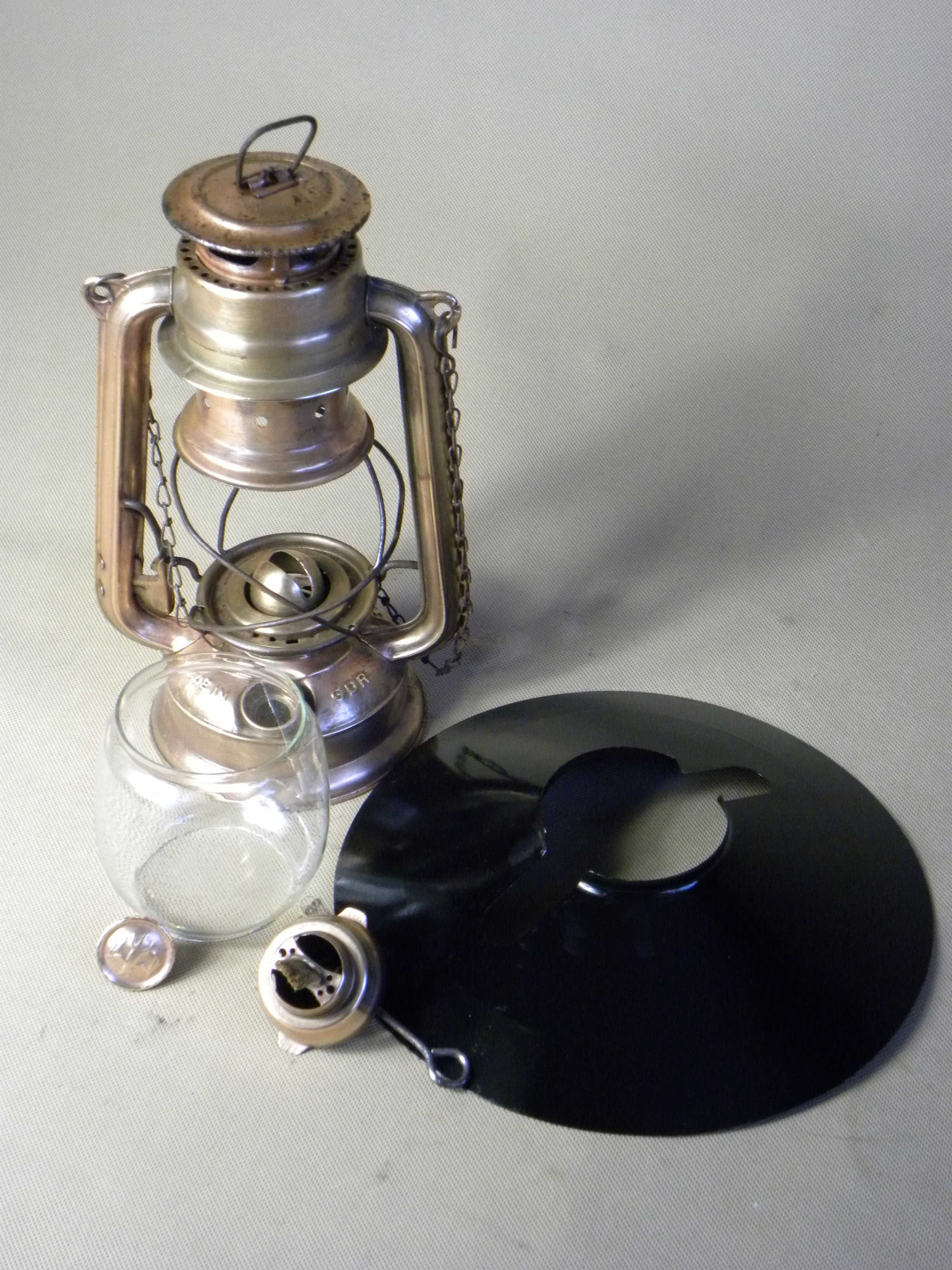 Niemiecka lampa naftowa z daszkiem BAT 158 BATELA tombak np na taras