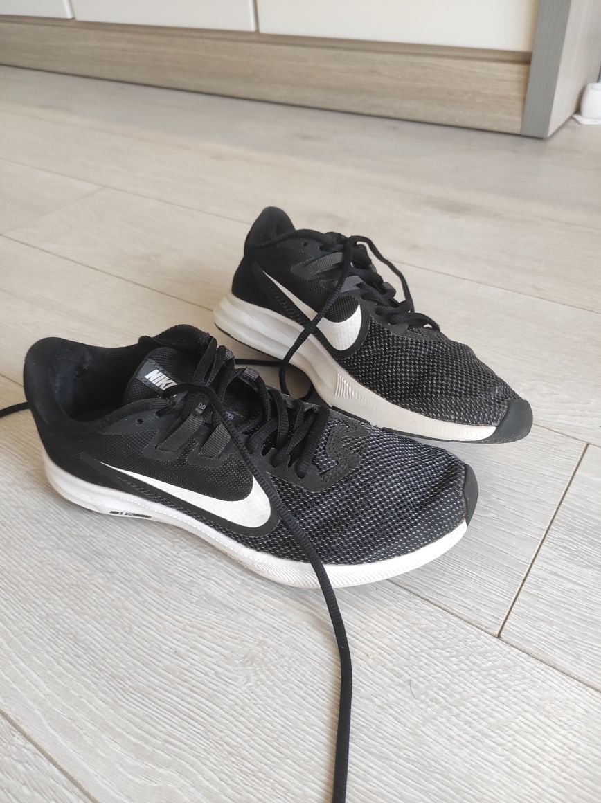 Buty Nike chłopięce rozmiar 39