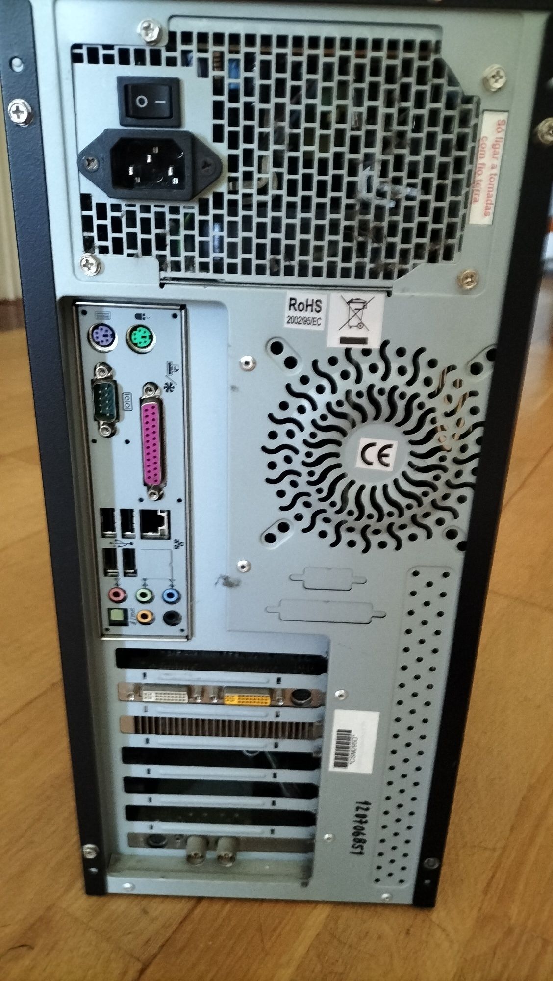 Torre de computador Intel Core 2 duo