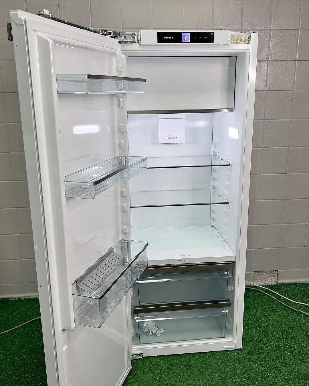 Вбудований холодильник з морозильним відділенням 2021 року K 7774 D