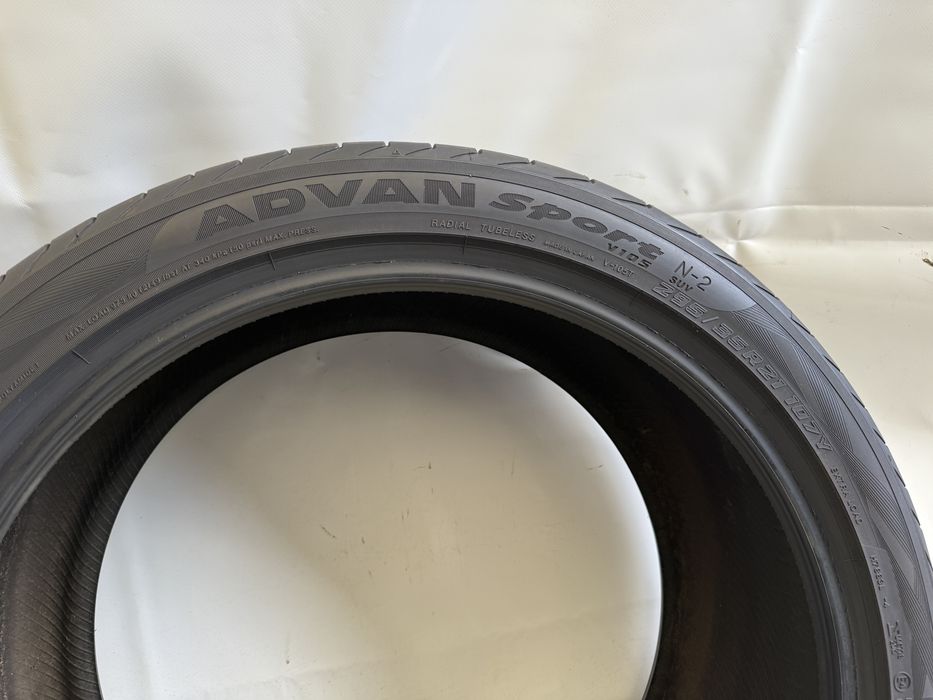 295/35/21 Yokohama Advan Sport V105 N-2 SUV 107Y