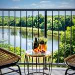 TOP VIEW - widok na jezioro, parking, TV55' plus Netflix, Disney, Max