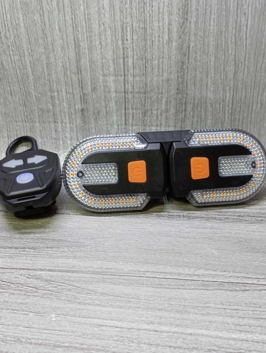 Tylne światło rowerowe z kierunkowskazem