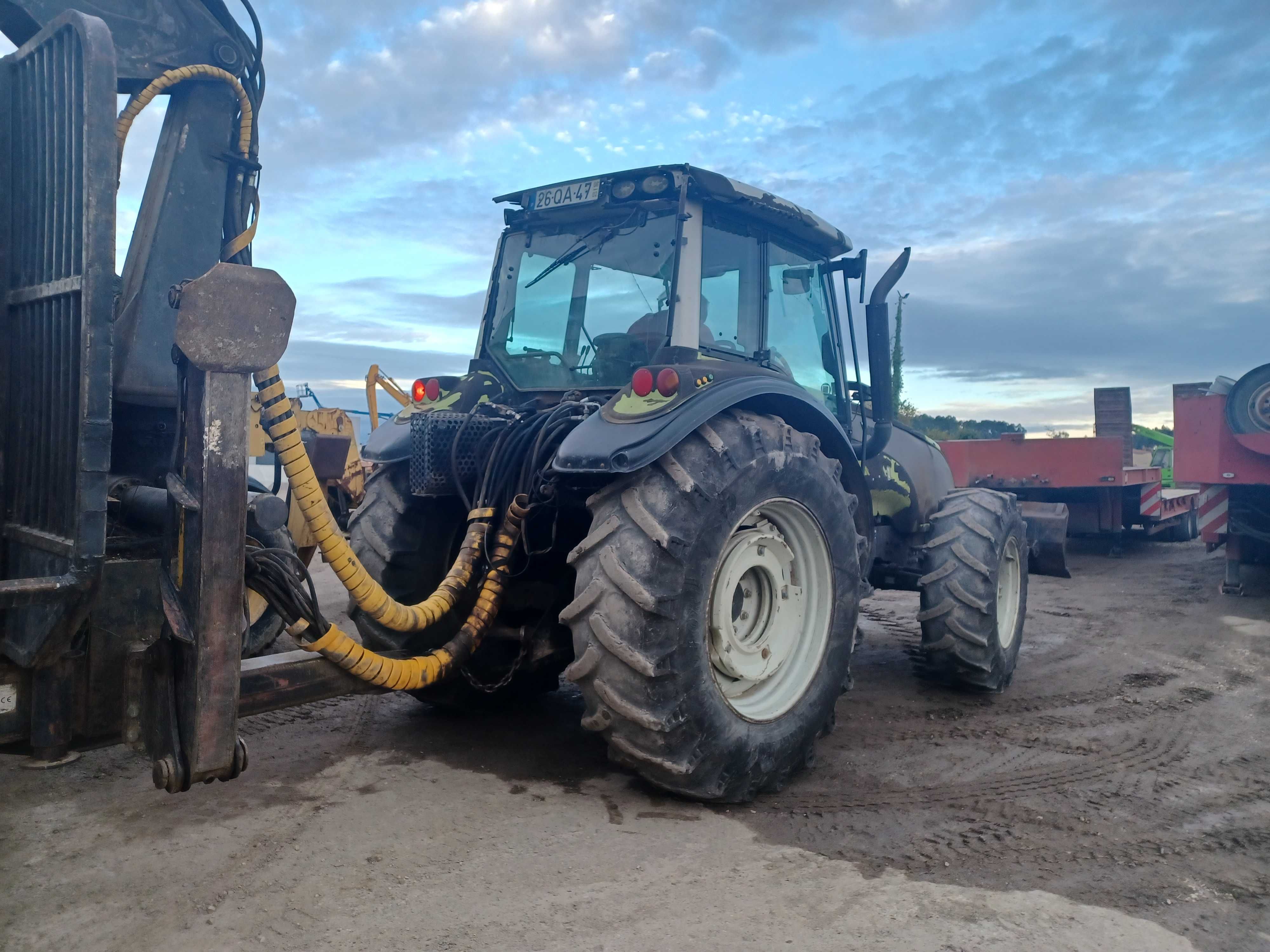 Trator florestal Valtra T130