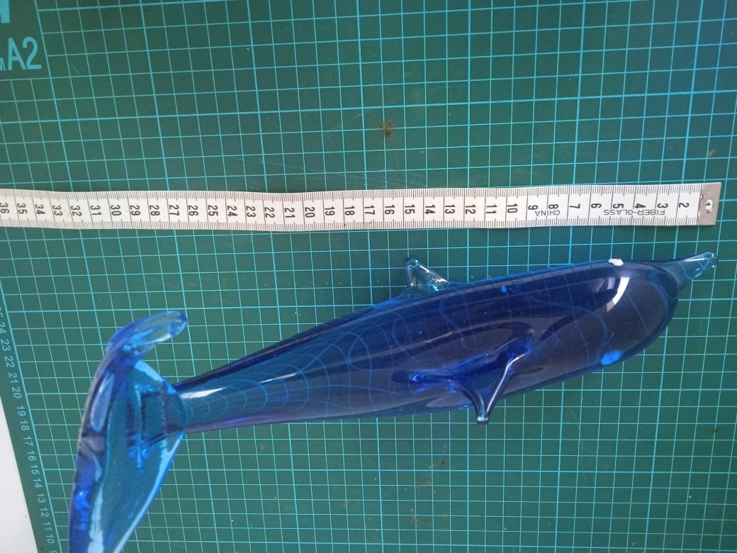 Golfinho azul em vidro