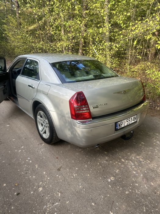 Auto z klasą – Chrysler 300C 3.0 CRD | Xenon | Skóra | Navi | Full