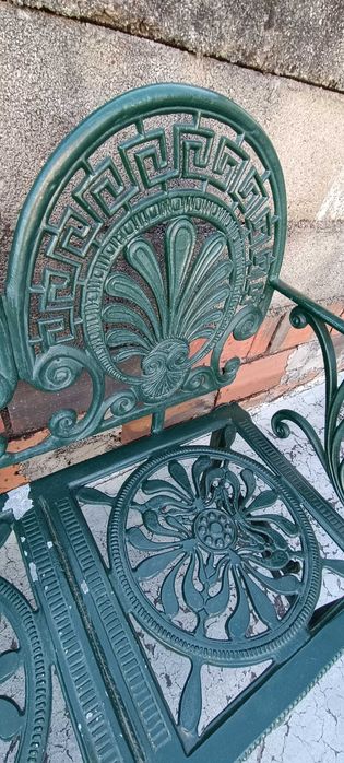 Banco de ferro verde