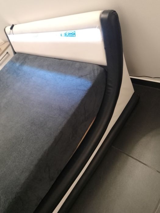 Cama de casal e colchão