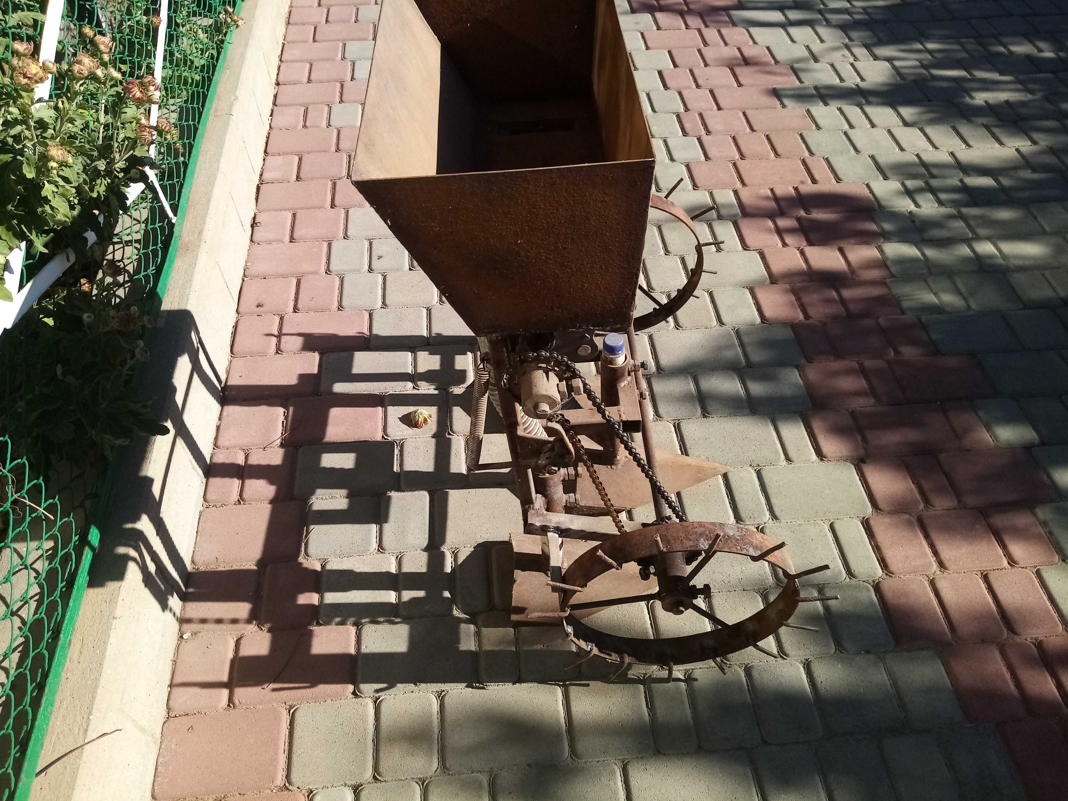 продам сеялку овощную под мотоблок