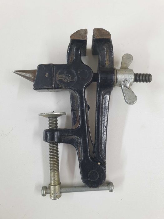 настільні слюсарні тіски