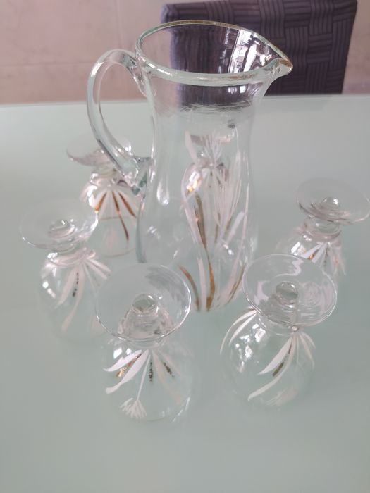 Conjunto de 6 copos e uma bilha