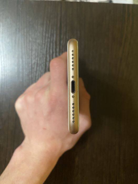 Продам айфон 8 64