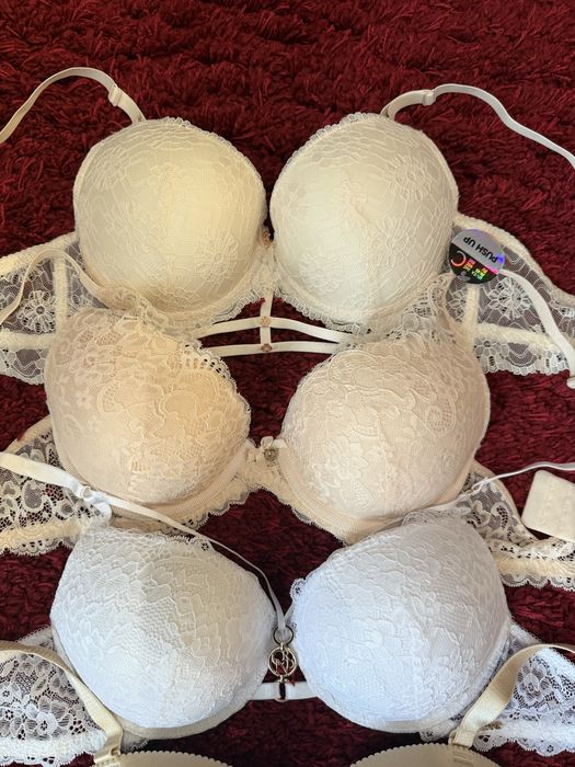 Бюстгальтера жіночі