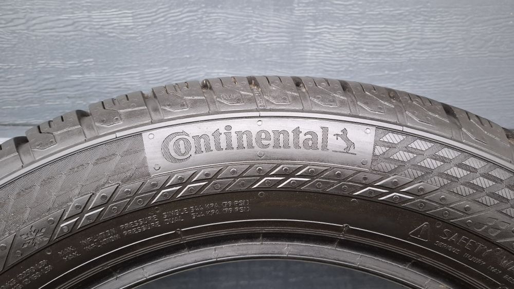 Continental 225/55 R17 C VanContact 4Season