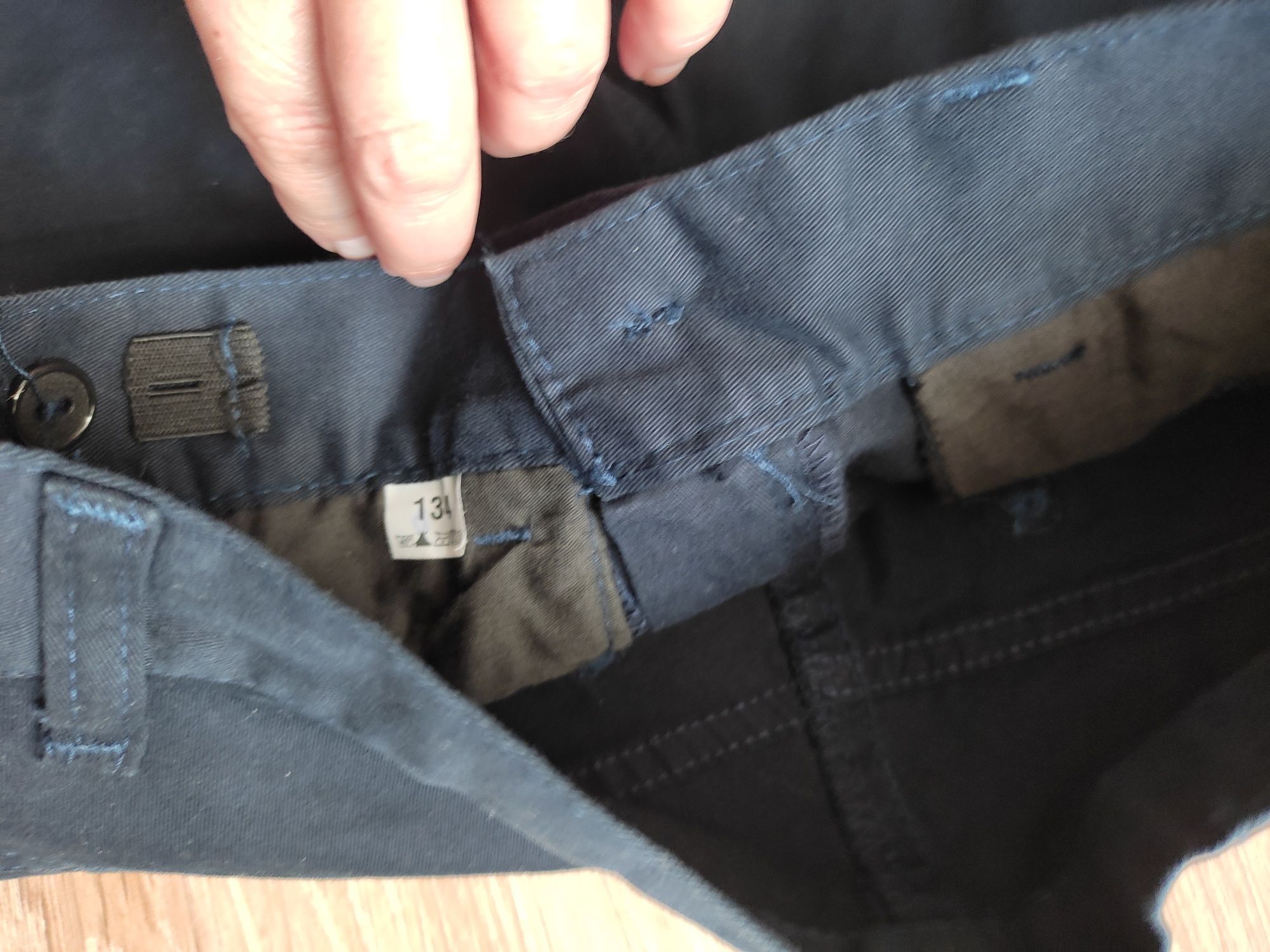 Granatowe spodnie nowe bez metki