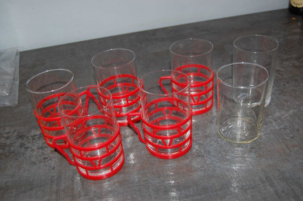 Szklanki z PRL z koszyczkami