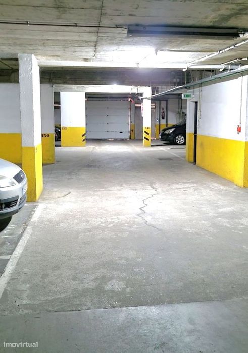 MONTE DA CAPARICA - Lugar de estacionamento com 13 m2