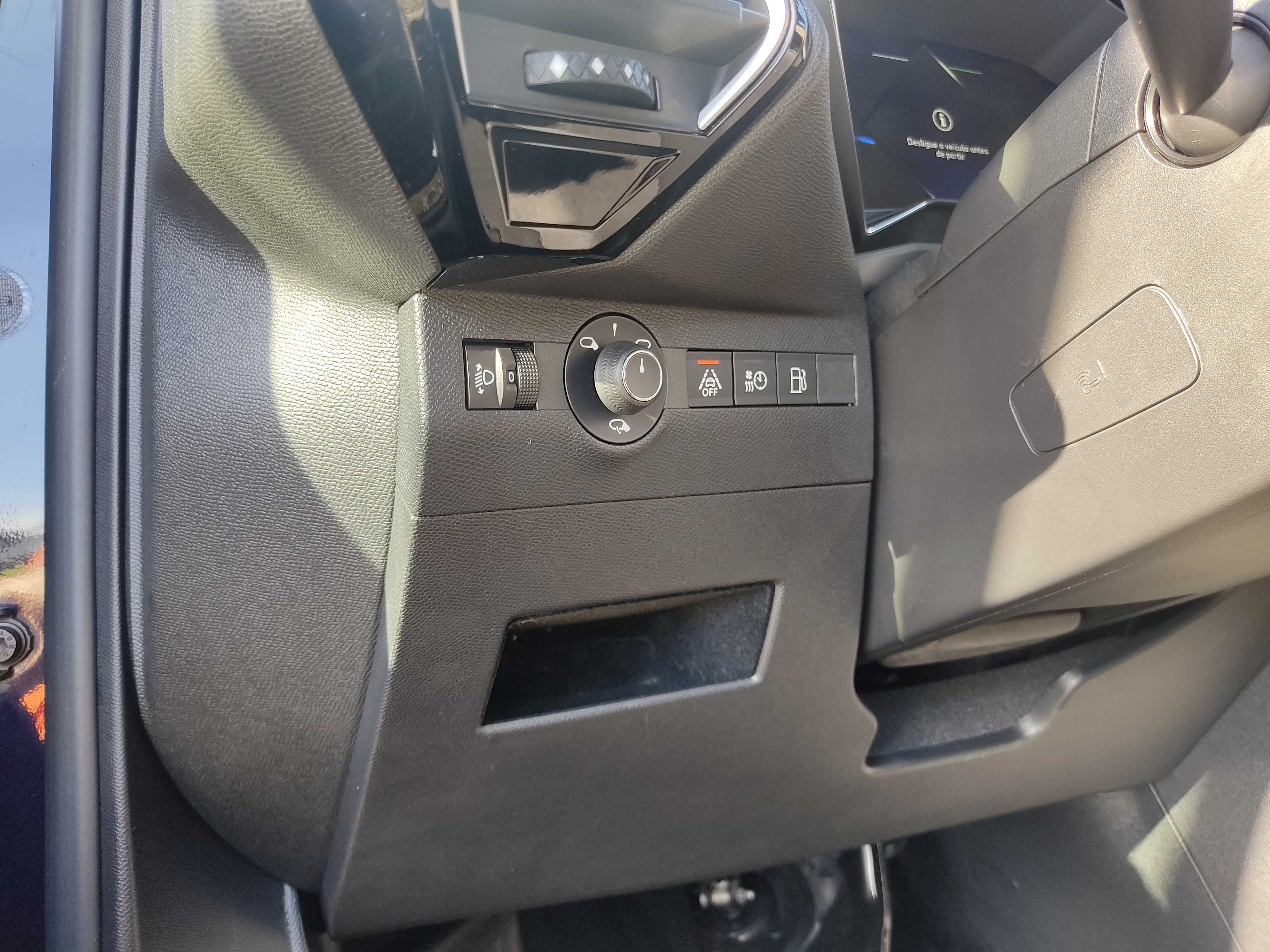 DS7 PHEV. Rigorosamente impecável.
