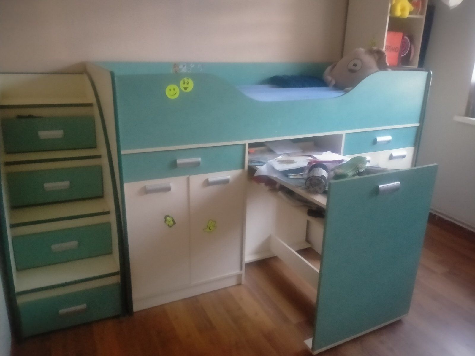 Продам дитяче ліжко з шафою
