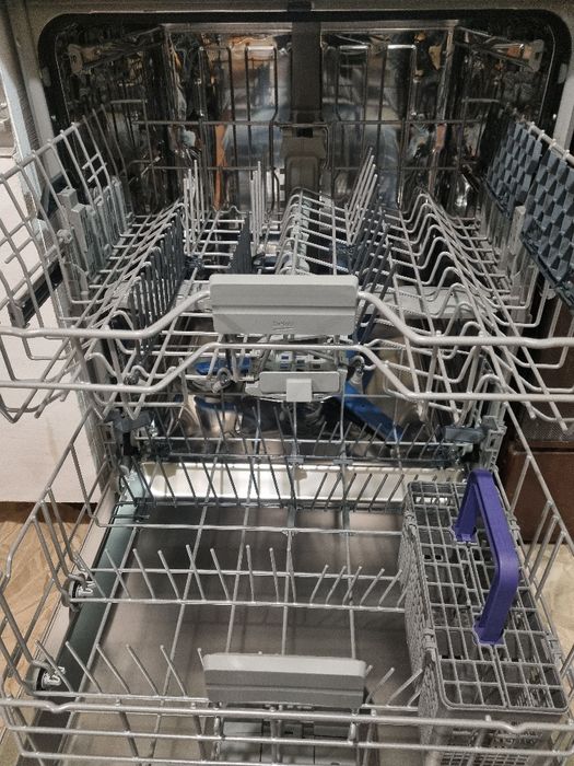 Продам посудомийну машину, посудомийка  BEKO DEN48520XAD рік гарантії