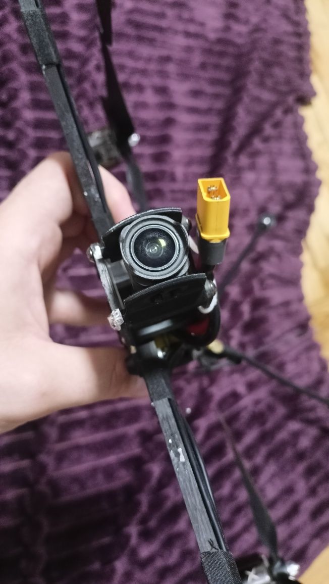 Дрон на цифрі 9" DJI