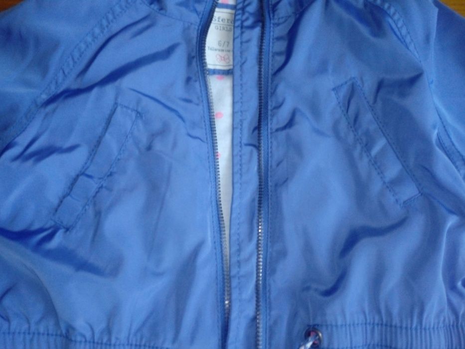 Casaco corta vento com capuz, Menina