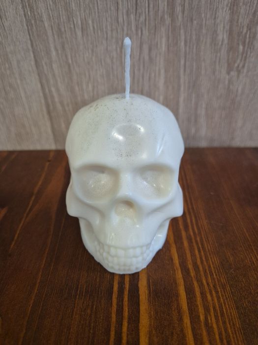 Świeczka w kształcie czaszki