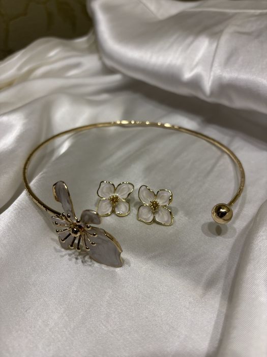 Дуже красивий, якісний комплект, чокер і сережки