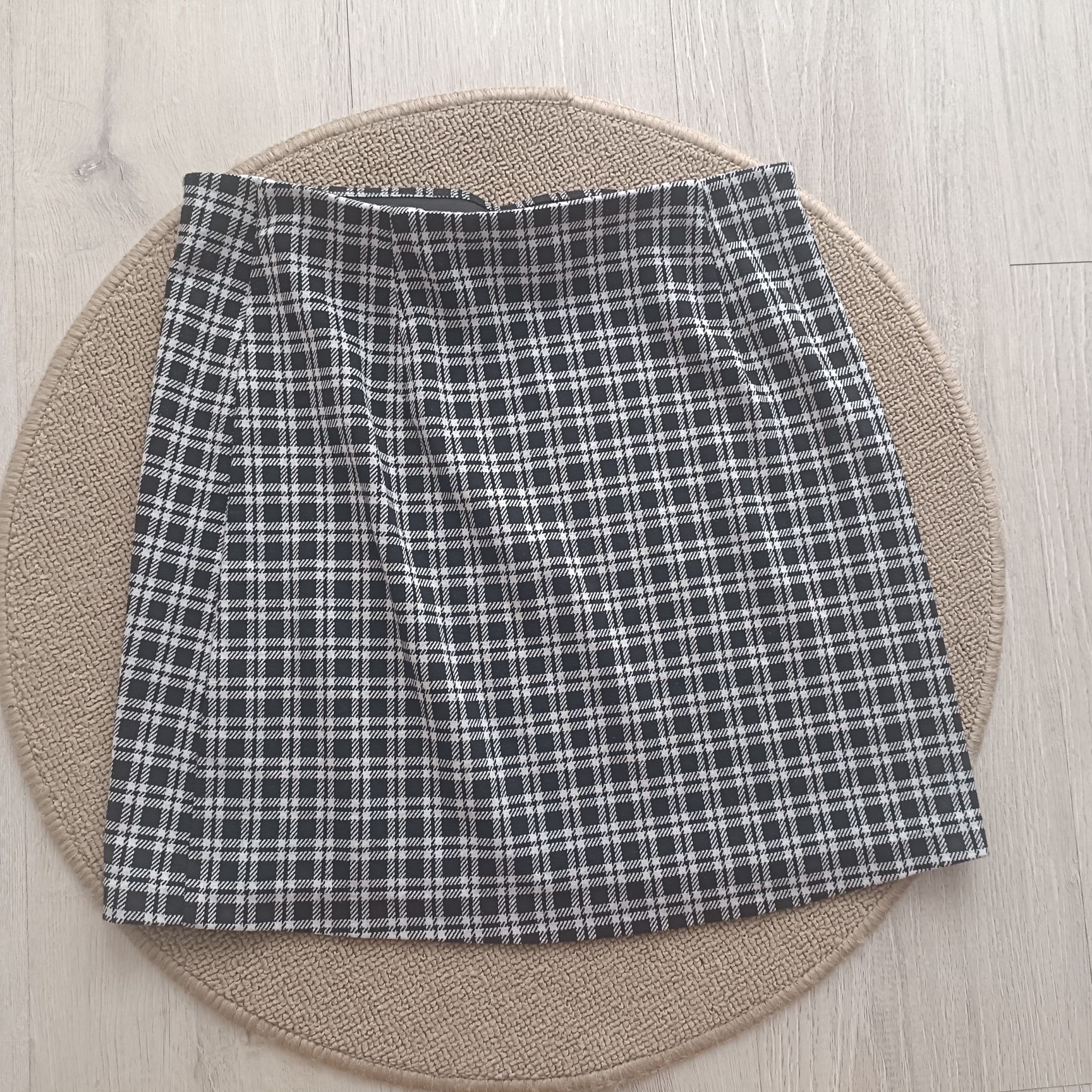 Spódniczka mini, z nacięciem, w kratkę, rozmiar S