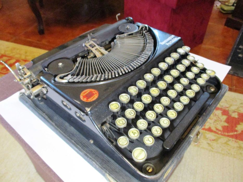 Seculo XX - Maquina de escrever Remington Portable