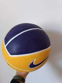 Баскетбольний м'яч Nike Lebron size 7
Size 7