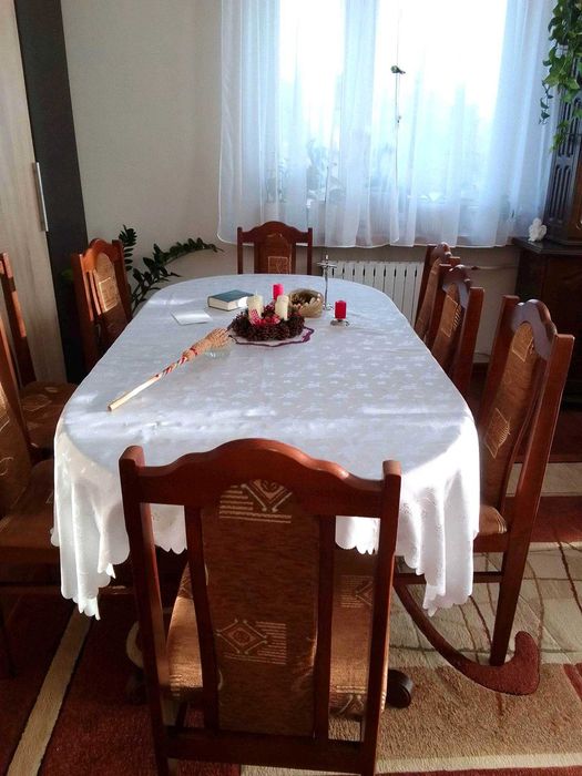 Stół rozkładany i 12 krzeseł bardzo solidne