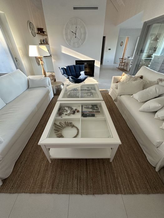 Stolik kawowy z szklanym blatem