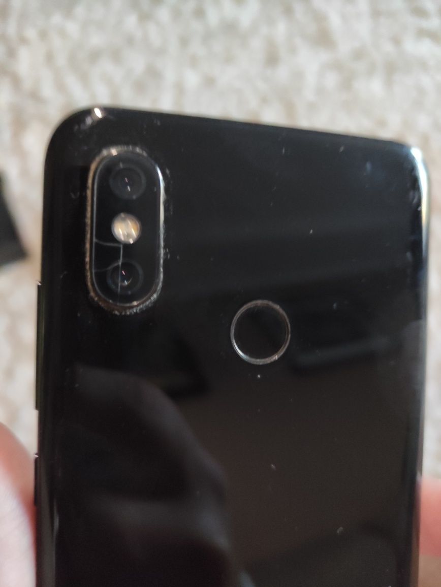 Продам смартфон  xiaomі mi 8  6-128. Комплект . Состояние  4.7 из 5.